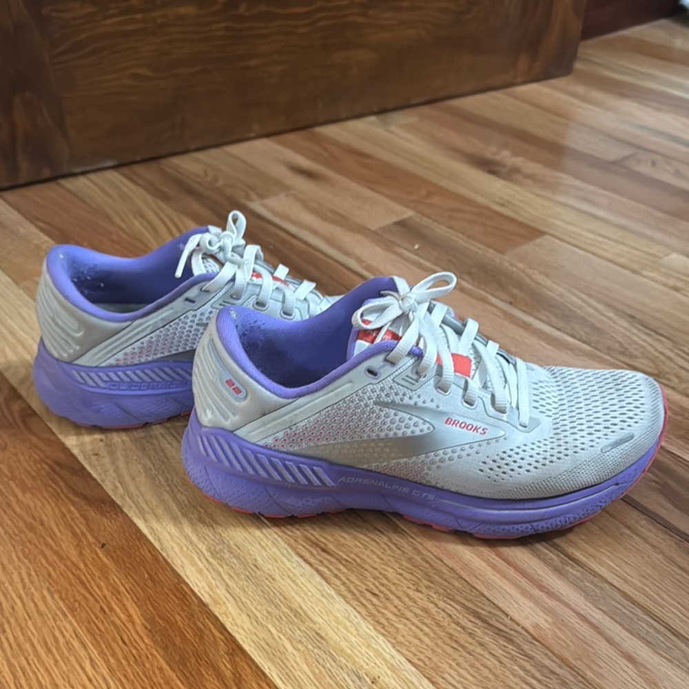 Brooks White and Purple Athletic Shoes with Cushioned Midsole